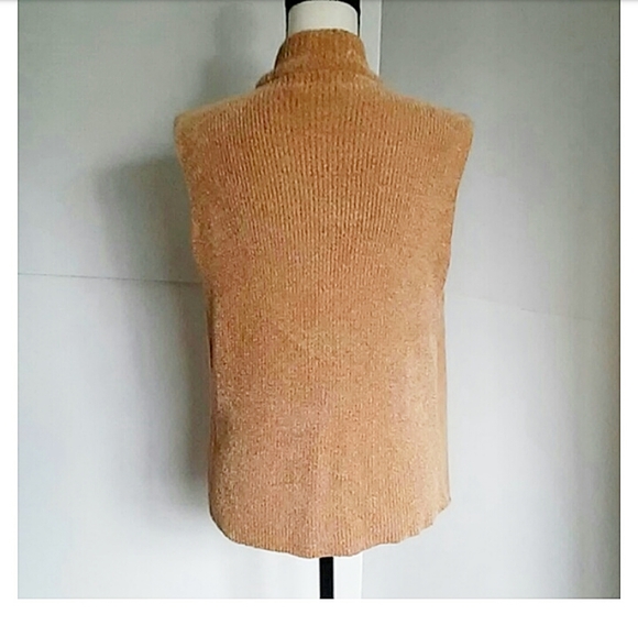 🌹 LISA INTERNATIONAL | Tan Vest - Picture 2 of 8